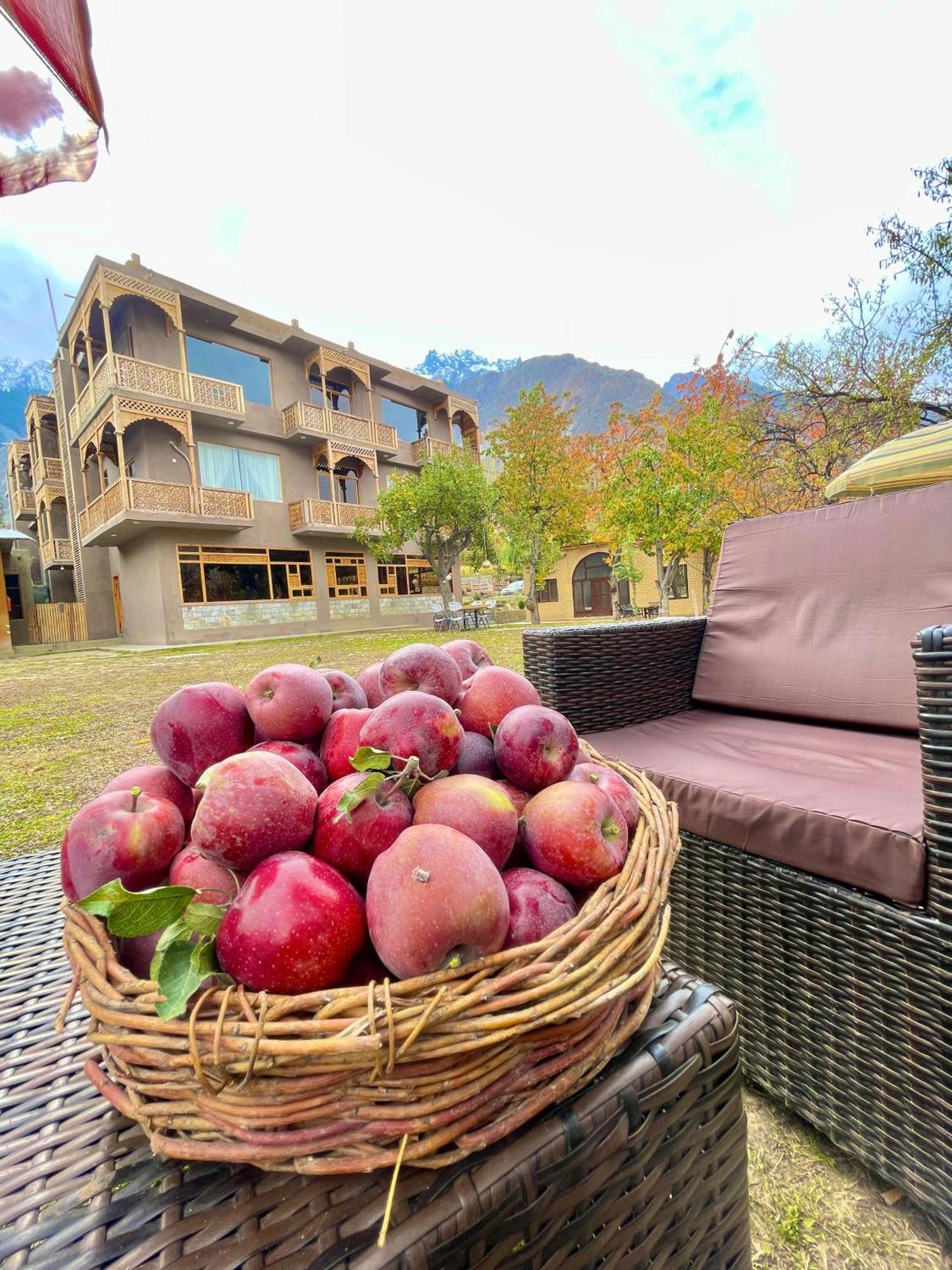 Dumani Nagar Hotel & Resort Karimabad  Eksteriør bilde